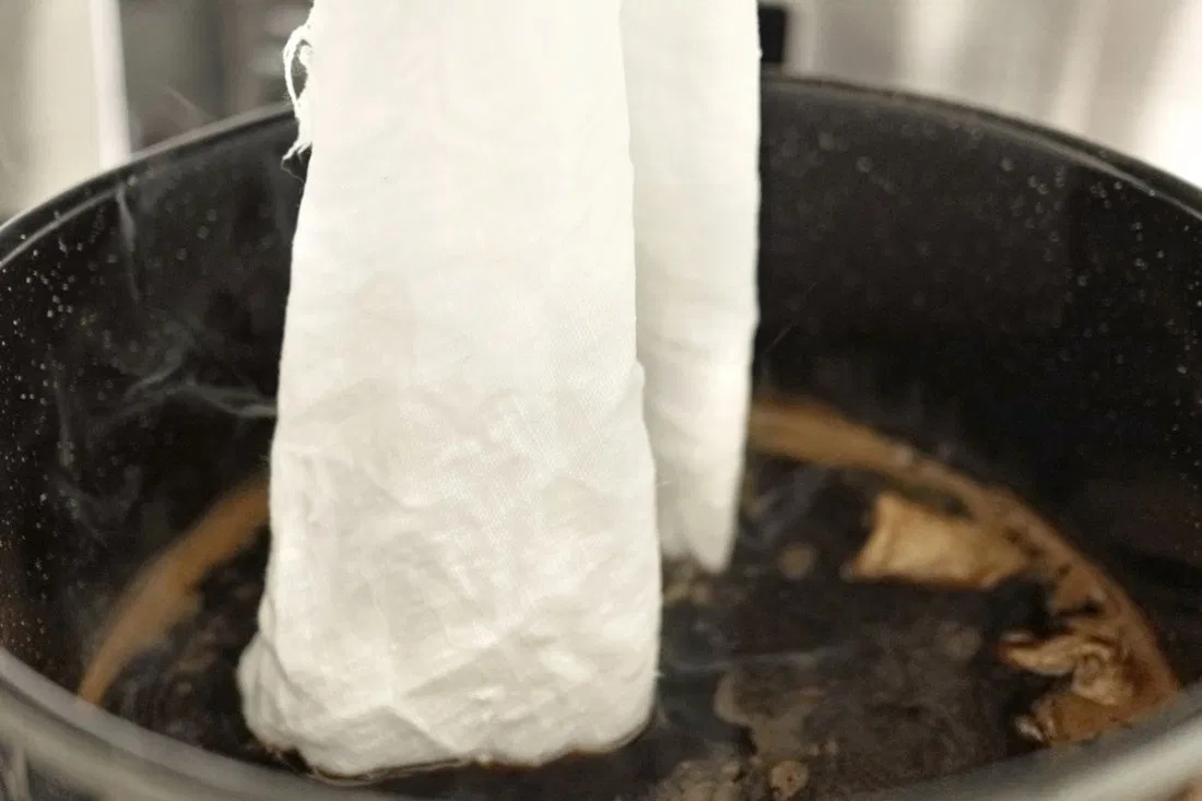 teñir prendas con cascara de nuez DIY